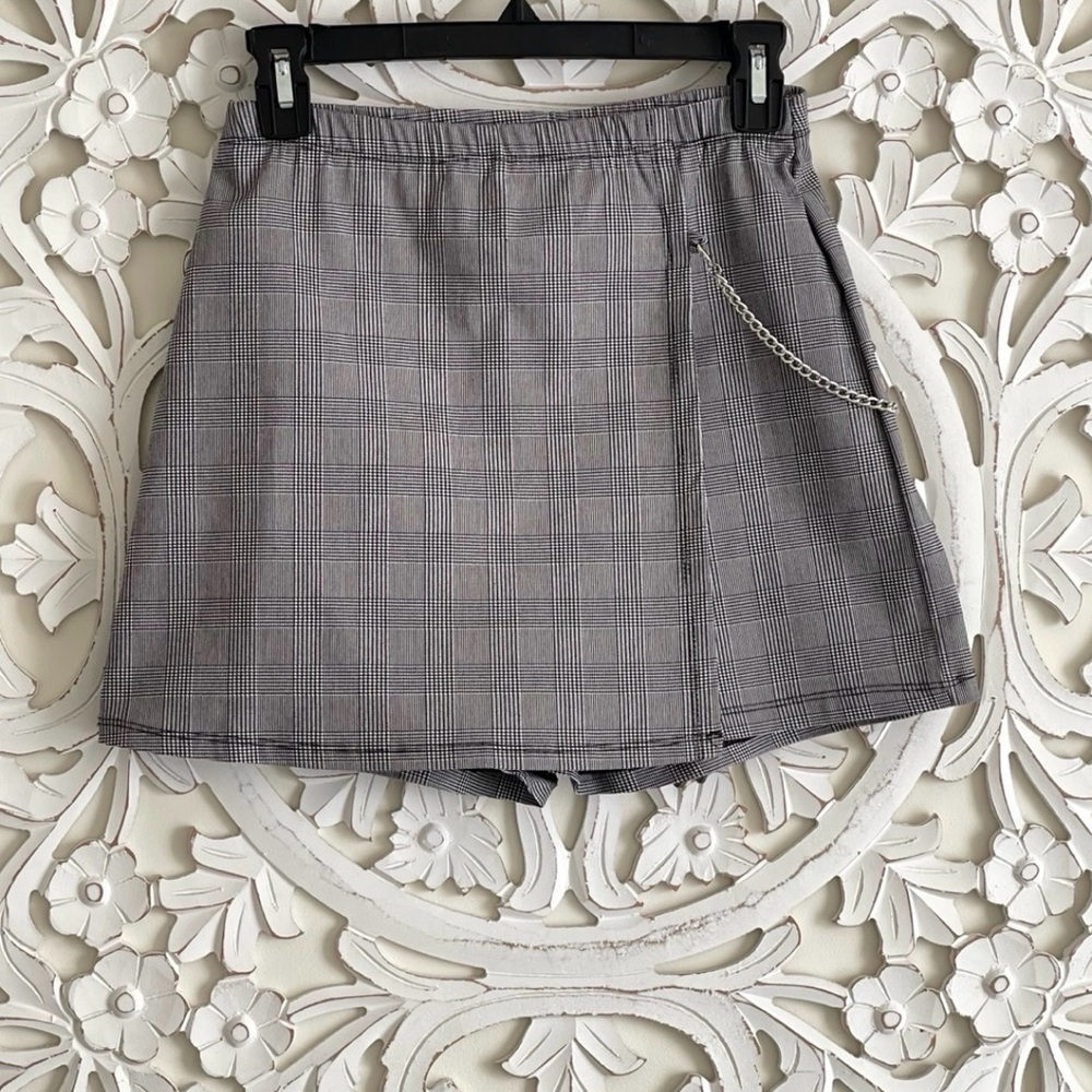 Mini Skirt Shorts Skort Plaid Rue 21 Size M Chain Gray White